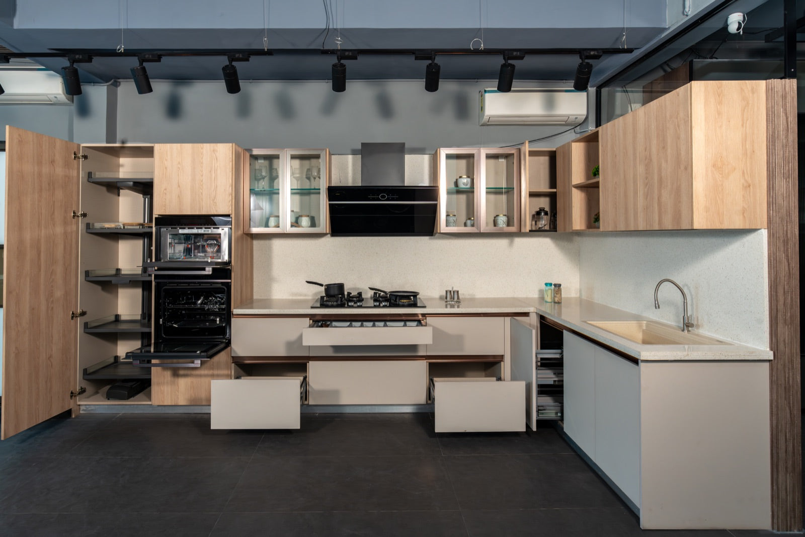 Pull-out pantry · double oven tower