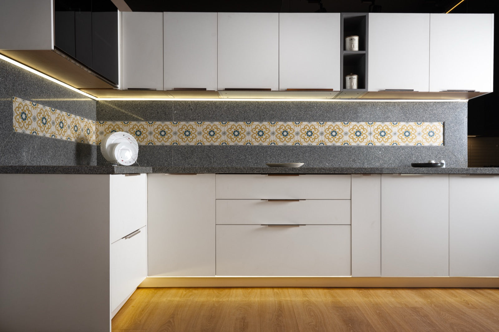 White gloss · mosaic dado