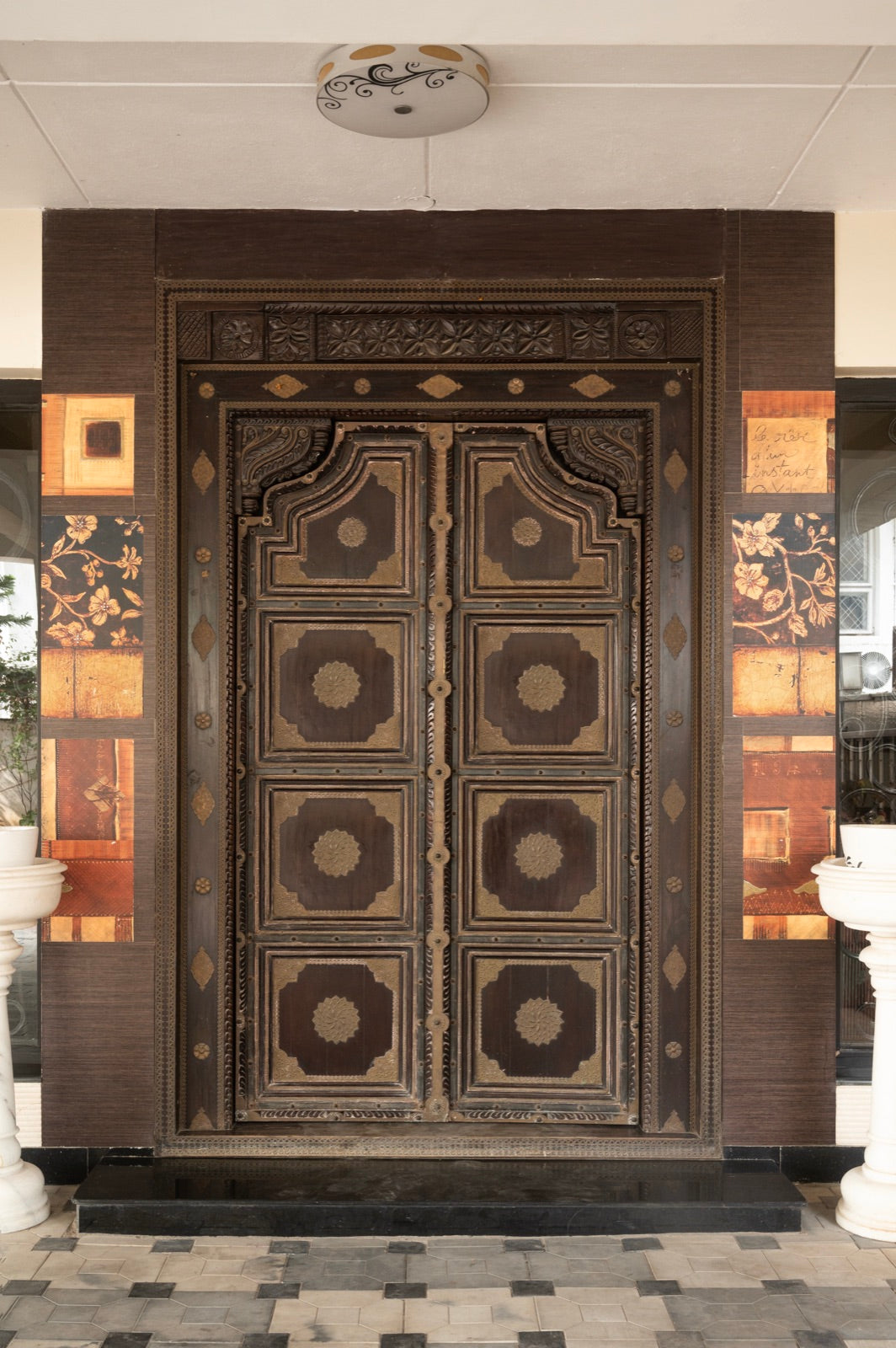 Patterned feature door