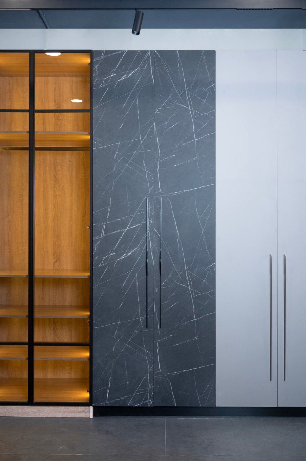Dark marble laminate panels