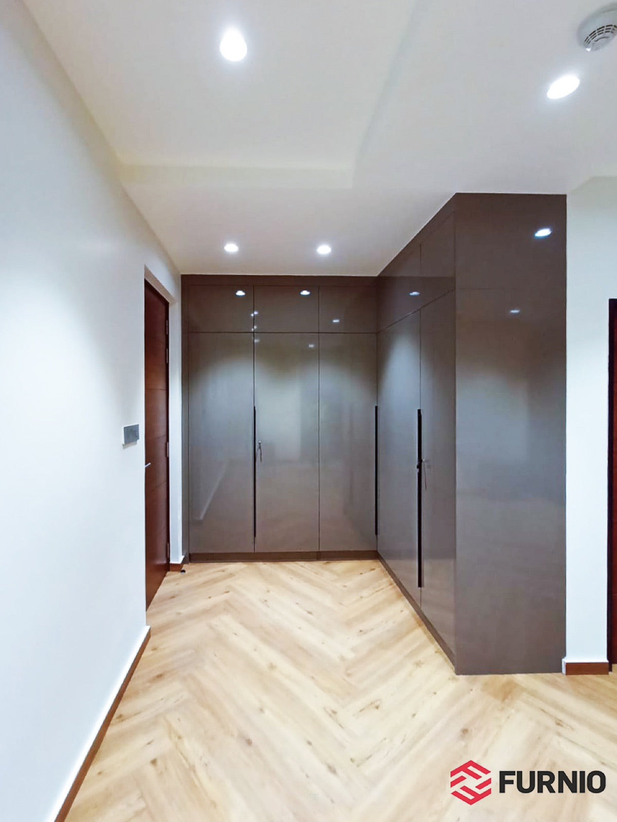 High-gloss bronze · herringbone floor