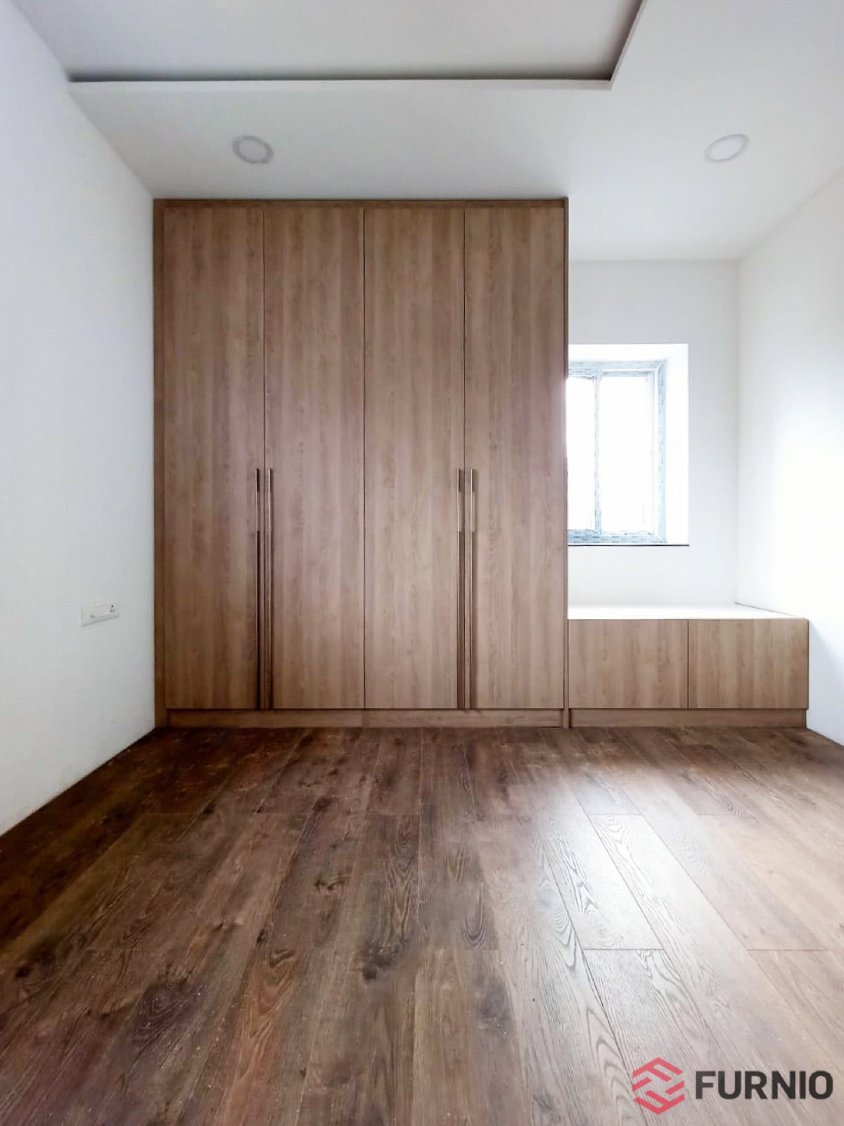 Walnut hinged · built-in window seat